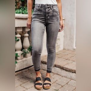 JUDY BLUE CLOUDY DAYS JEANS - 7/28